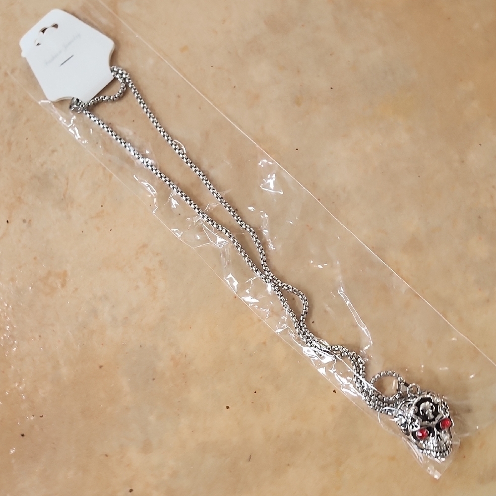 Silver Skull Pendant Necklace